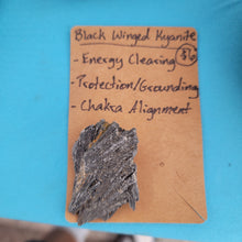 Load image into Gallery viewer, Wire Wrapped Crystal Necklace