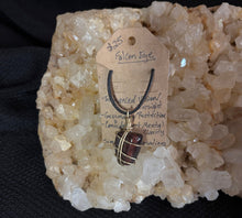 Load image into Gallery viewer, Wire Wrapped Crystal Necklace