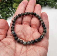 Load image into Gallery viewer, Yooperlite Stretchable Bracelet 8mm (UV Light-Fluorescence)
