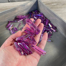 Load image into Gallery viewer, Titanium Aura Quartz Points – 1 lb Bulk Wholesale Lot | Rainbow Crystal Points
