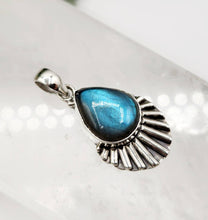 Load image into Gallery viewer, Labradorite Gemstone Pendant - Sterling Silver(925)
