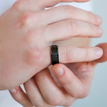 Load image into Gallery viewer, Black Enamel Stainless Steel Spinner Center Ring
