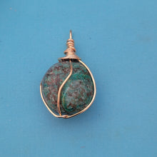Load image into Gallery viewer, Wire Wrapped Crystal Necklace
