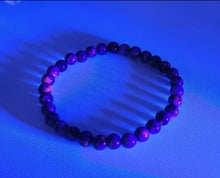 Load image into Gallery viewer, Yooperlite Stretchable Bracelet 8mm (UV Light-Fluorescence)
