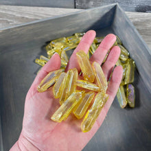 Load image into Gallery viewer, Titanium Aura Quartz Points – 1 lb Bulk Wholesale Lot | Rainbow Crystal Points
